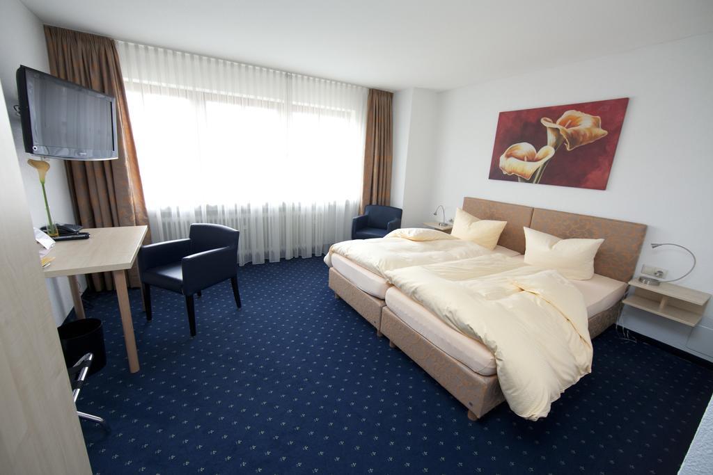 Hotel Restaurant Engel Пфаффенвайлер Номер фото
